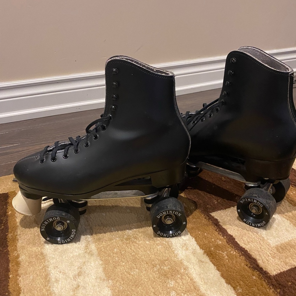 Dominion RollerSkates black size 7